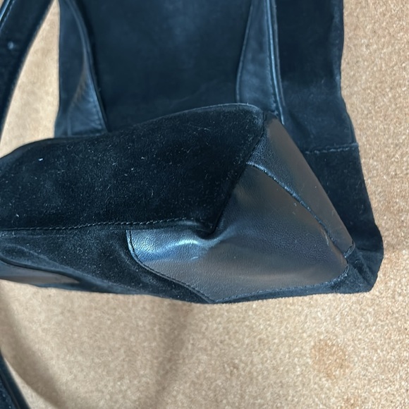 Vintage Women’s by Sharif Black Suede Leather Hold Hardware Folded Crossbody Bag - Picture 8 of 16